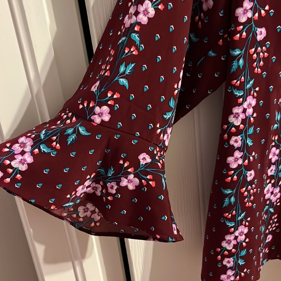 Bell sleeve Old Navy Top - Picture 2 of 2